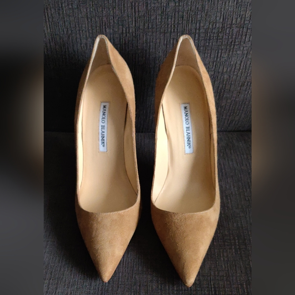 NEW Manolo Blahnik BB Suede Leather Pointed Toe Pumps in Tan / Camel, Size 40.5